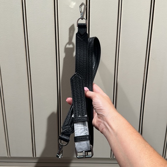 Rebecca Minkoff black leather purse with longer strap - Picture 10 of 11